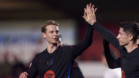 Primeur voor geplaagde Frenkie de Jong bij debuut Barça-doelman