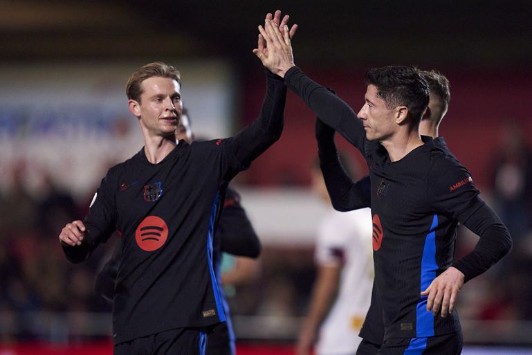 Primeur voor geplaagde Frenkie de Jong bij debuut Barça-doelman
