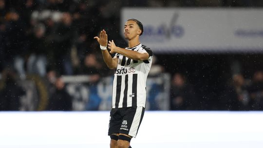 Rampzalig debuut voor Nederlandse verdediger in Engeland: rood na tien minuten