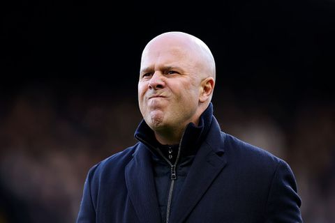 'Geen wonder dat hij er zo uitzag': Britse media zien 'teneergeslagen' Arne Slot na bizar puntenverlies Liverpool