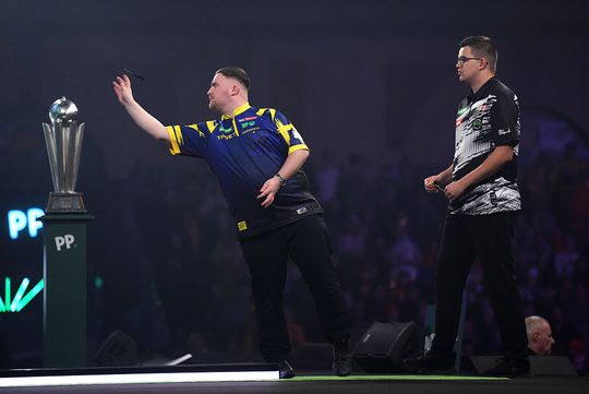 WK-winnaar Luke Littler deelt mooie voorspelling over concurrent Gian van Veen: 'Zal niet de laatste zijn'