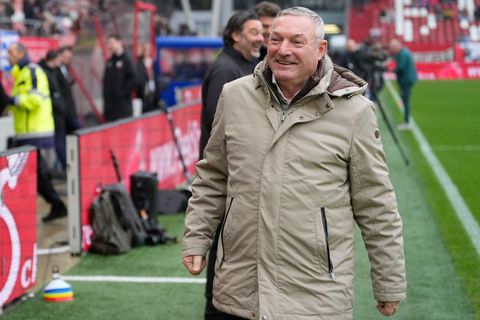 Volop lof voor afzwaaiende trainer Ron Jans: 'Hij is een goede cultuurbewaker van de Nederlandse school'
