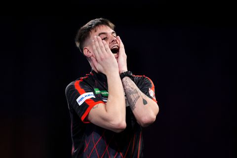 Positieve dopingtest op WK darts heeft grote gevolgen: vervelende boodschap voor geplaagde speler