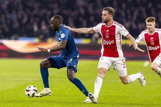 Ajax en PSV spelen gelijk in de Arena, Luuk de Jong scoort zijn tiende doelpunt ooit tegen Ajax
