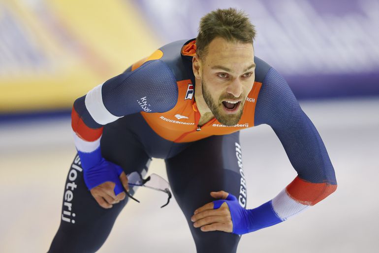Opmerkelijke actie 'mannetje' Kjeld Nuis richting schaatsfenomeen: ‘Misschien is hij ook wel een beetje bang’