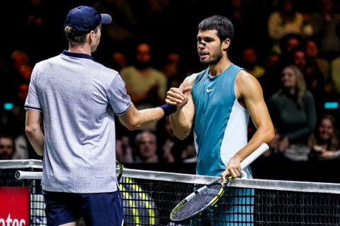 'Alsof je in een oorlog zit': Carlos Alcaraz opgelucht na gevecht met Botic van de Zandschulp in Rotterdam