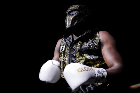 Topvechter Mory Kromah heeft al bestemming voor 500.000 euro prijzengeld van Glory na zwaar ongeluk