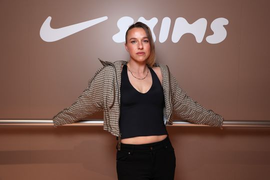 Topvoetbalster Jackie Groenen poseert naast wereldberoemde superster en volgt voorbeeld Jutta Leerdam