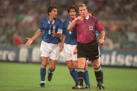 Oud-toparbiter deelt hilarische anekdote over Clarence Seedorf in 'meest bizarre duel ooit'