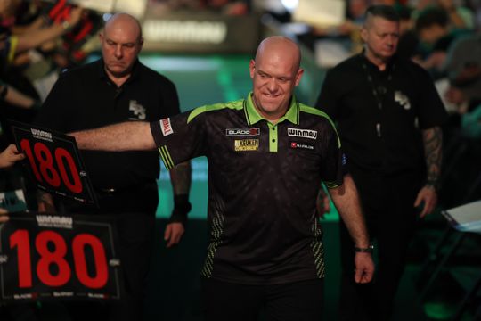 Topdarters laten zich kennen en nemen typisch besluit, kans voor Michael van Gerwen en Gian van Veen