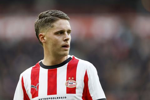 Peter Bosz is het niet eens met Hans Kraay Jr. tijdens discussie over Joey Veerman: 'Dit was zijn slechtste wedstrijd'