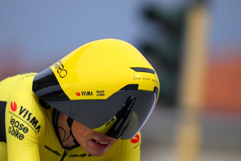 Visma | Lease a Bike experimenteert met opvallende nieuwe helmen bij tijdrit in Tirreno-Adriatico
