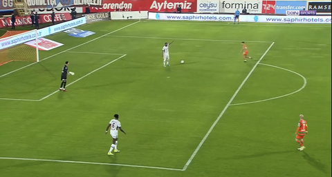 Video | Stefano Denswil staat niet op te letten en gunt tegenstander goedkoop doelpunt