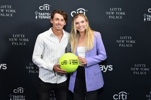 Wat een (tennis)koppel: Alex de Minaur vliegt na ATP-zege naar San Diego om vriendin WTA-toernooi te zien winnen