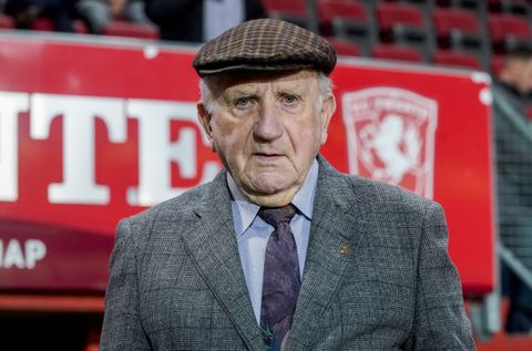 Minuut stilte in Eredivisie en KKD ter nagedachtenis aan Kees Rijvers (97)