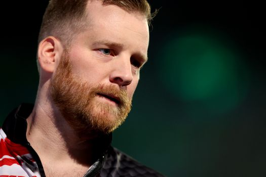 Medelijden met huilende darter Jules van Dongen (34): 'Het is één grote onzekerheid'