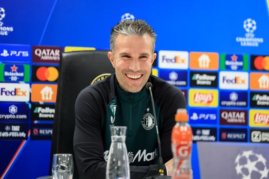 Robin van Persie weet oorzaak van blessuregolf Feyenoord: 'Ik kan dat aardig beoordelen met mijn ervaring'