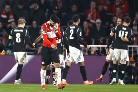 PSV zet zich volledig voor schut in Champions League: totale afgang tegen Arsenal