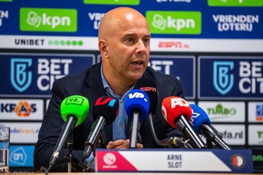 Arne Slot eerlijk tegenover zijn selectie: 'Dit was de minste wedstrijd die ik zag als trainer van Feyenoord'