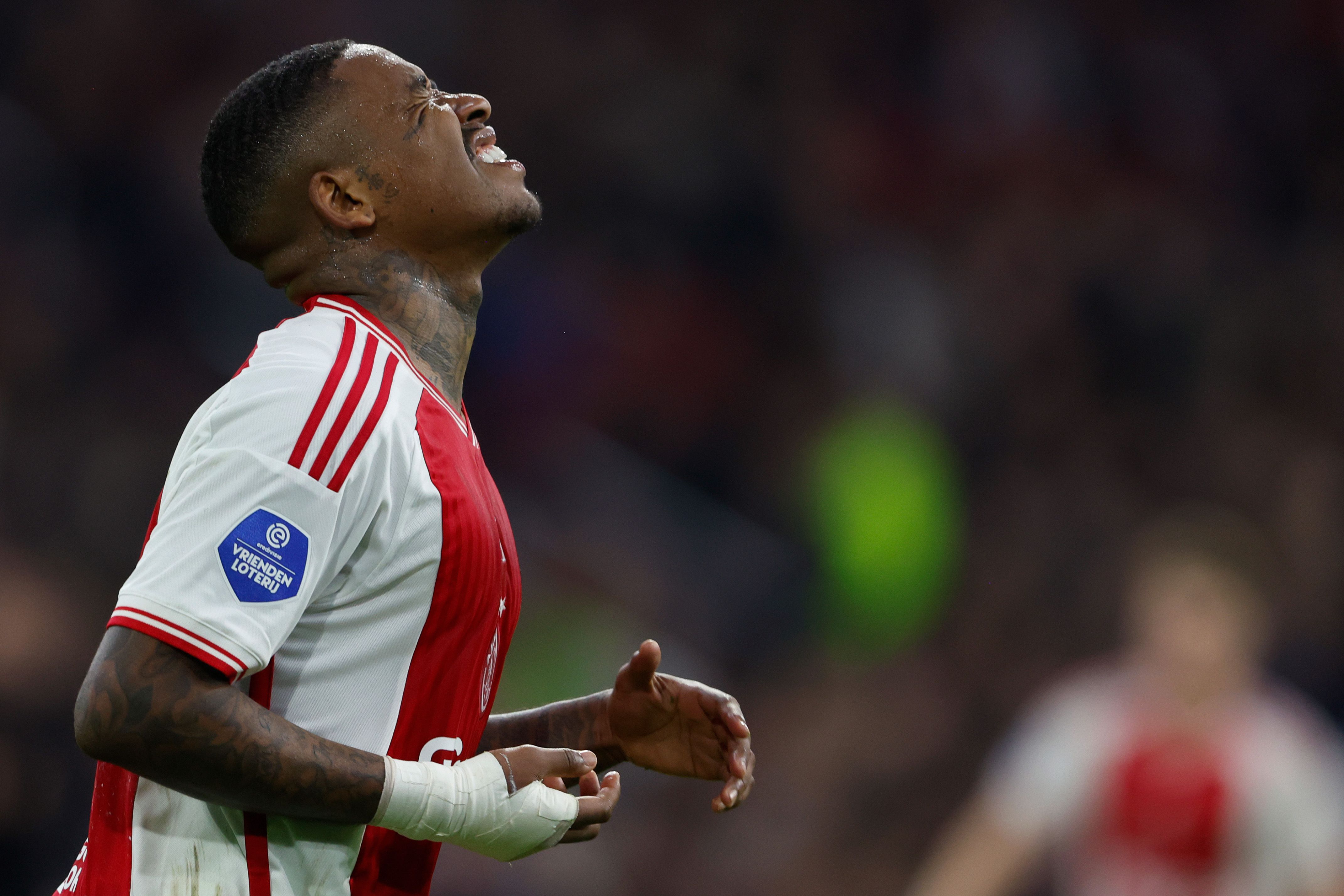 Ajax Laat Na Gelijkmaker In Extra Tijd Dure Punten Liggen Tegen Go ...