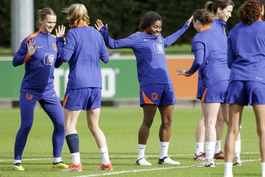 Oranje Leeuwinnen ondanks afwezigen klaar voor EK-kwalificaties: 'Groep is goed genoeg om te kunnen winnen'