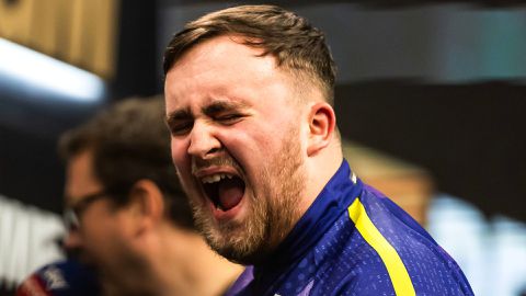 Luke Littler is de man in Manchester, tegenstander Gerwyn Price doet raar in de finale