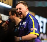 Luke Littler is de man in Manchester, tegenstander Gerwyn Price doet raar in de finale