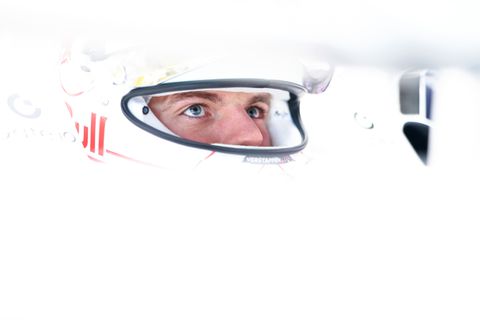 Max Verstappen en nieuwe teamgenoot Yuki Tsunoda ontlopen elkaar nauwelijks tijdens VT1 Japan