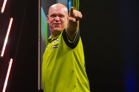 Topdarter Michael van Gerwen speelde niet maar beledigde wel in Duitsland: 'Wat een vuile kritiek'