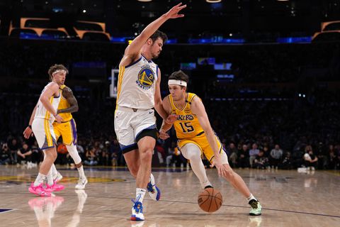 Nederlandse rookie botst met LeBron James en Luka Dončić in NBA-clash tussen Lakers en Warriors