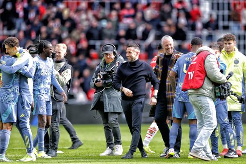Ajax speelt in thuiswedstrijd tegen NAC met speciale shirts door nieuwe gedragscode