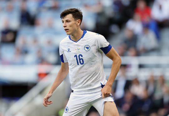 Feyenoord-verdediger deelt emotioneel bericht na krankzinnige interlandperiode: 'Dit moment is moeilijk voor mij'