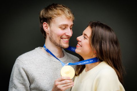 Gouden shorttracker over bijzondere relatie met collega-topsporter: 'Heel knap, mooi en lief van haar'