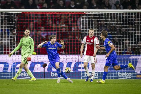 Stuntelend Ajax gooit Champions League-voetbal te grabbel in belabberde wedstrijd tegen FC Twente