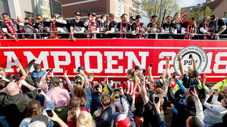 De platte kar waar PSV naar verlangt was nooit een platte kar: 'Volledig vertimmerde vrachtwagen'