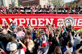 De platte kar waar PSV naar verlangt was nooit een platte kar: 'Volledig vertimmerde vrachtwagen'