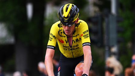 Giro d'Italia | Bizarre klapband Edoardo Affini, ook Visma-rijder Robert Gesink heeft pech