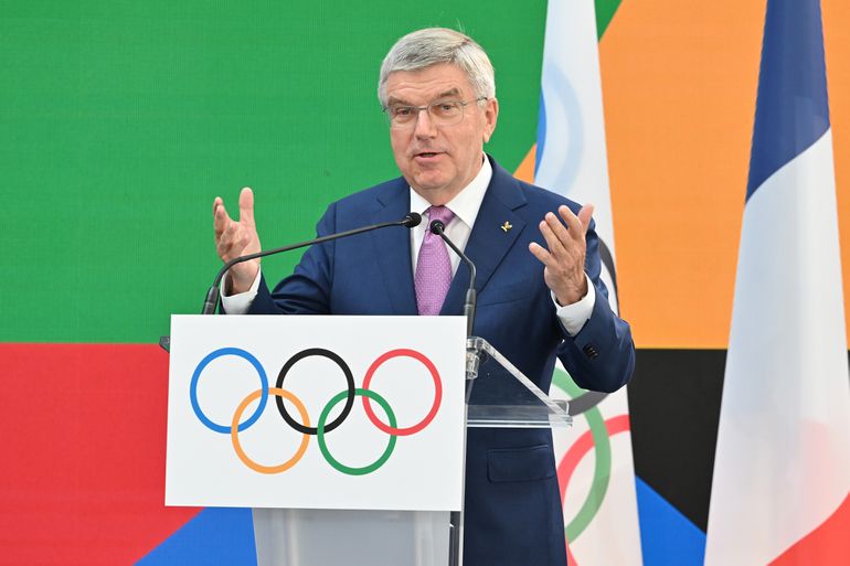 IOC-baas Thomas Bach wil voor Zomerspelen zelf in Seine zwemmen: 'Hoop dat het niet te koud is'