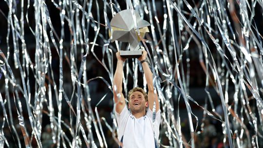 Noorse toptennisser pakt grootste titel uit zijn carrière en krijgt enorm bedrag aan prijzengeld uitbetaald