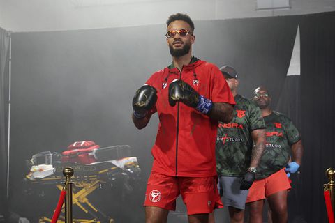 Geïrriteerde Glory-kampioen bijt van zich af na 'beroving': 'Iedereen weet het'