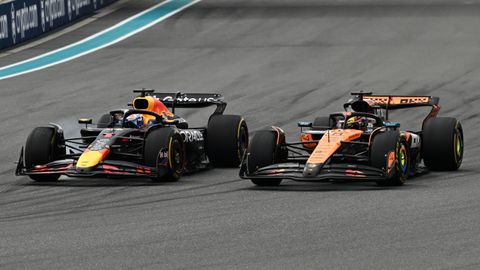 Pijnlijke boordradio's van Max Verstappen in Miami na gevechten met de McLarens: 'Waardeloos'