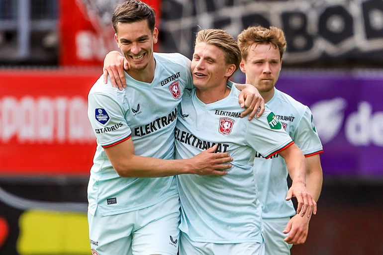 Sem Steijn stap dichterbij Eredivisie-record na goal tegen vader: 'Dat is hij wel gewend van mij'