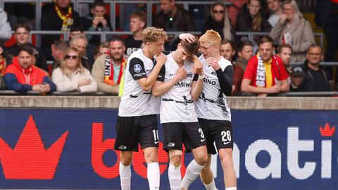 Spelers AZ tonen massaal hun steun aan wéér gebeten hond Wouter Goes, trainer trots: 'Heel knap'
