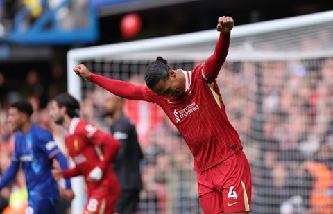 Virgil van Dijk maakt kater bij onherkenbare kampioen Liverpool iets dragelijker tijdens harde nederlaag