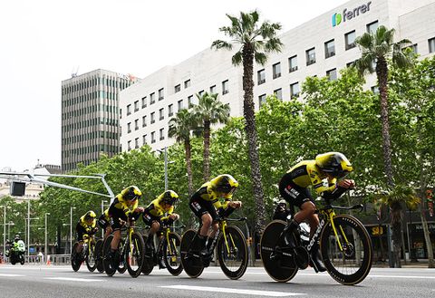 Grote chaos bij start van Vuelta Femenina, officiële klacht van Nederlandse ploeg Visma: 'Zo amateuristisch'