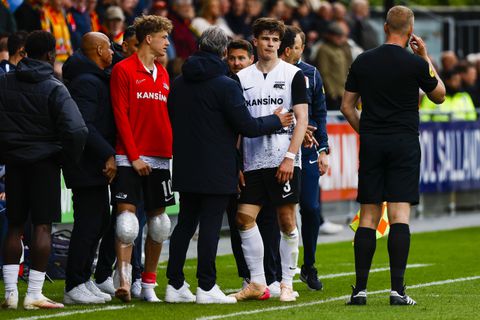 Fans bestormen het veld na bizarre actie en rode kaart veel besproken Wouter Goes: 'Er zit een kronkeltje'