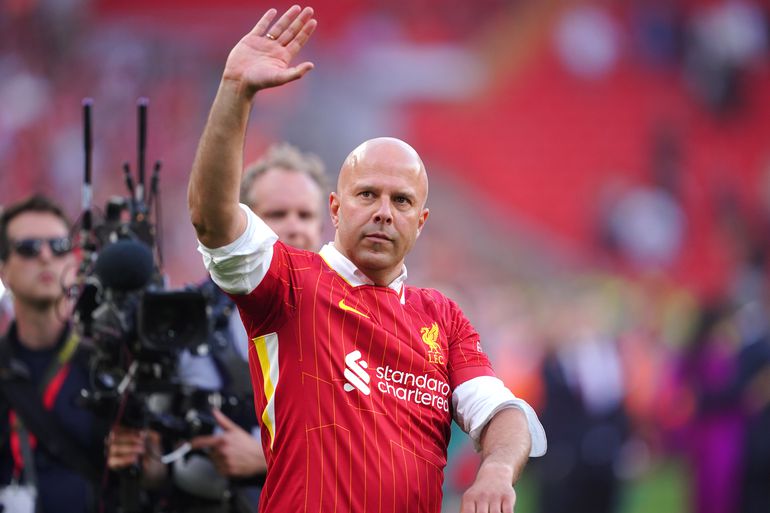 Arne Slot verdient respect Britse media door 'foute beslissing' te nemen bij Liverplool