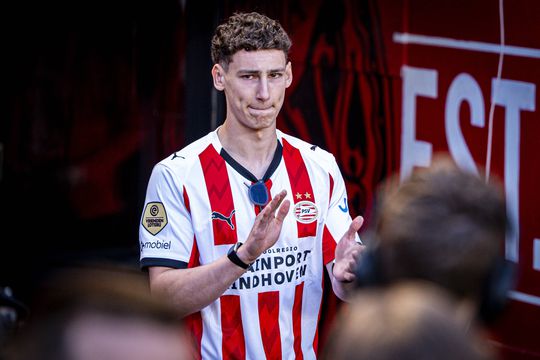 PSV-trainer Peter Bosz geeft update na zware blessure Ruben van Bommel: 'Waarom zou je dat risico nemen?'