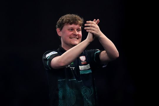 Nederlandse darter (27) beleeft persoonlijke mijlpaal met eerste titel ooit bij de PDC