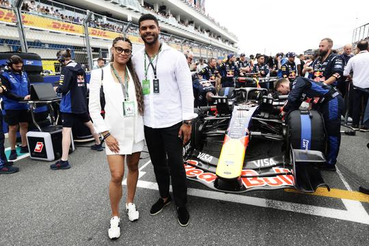 Oud-rivale van Femke Broeders-Bol toont zwangere buik in week met bezoek aan Max Verstappen
